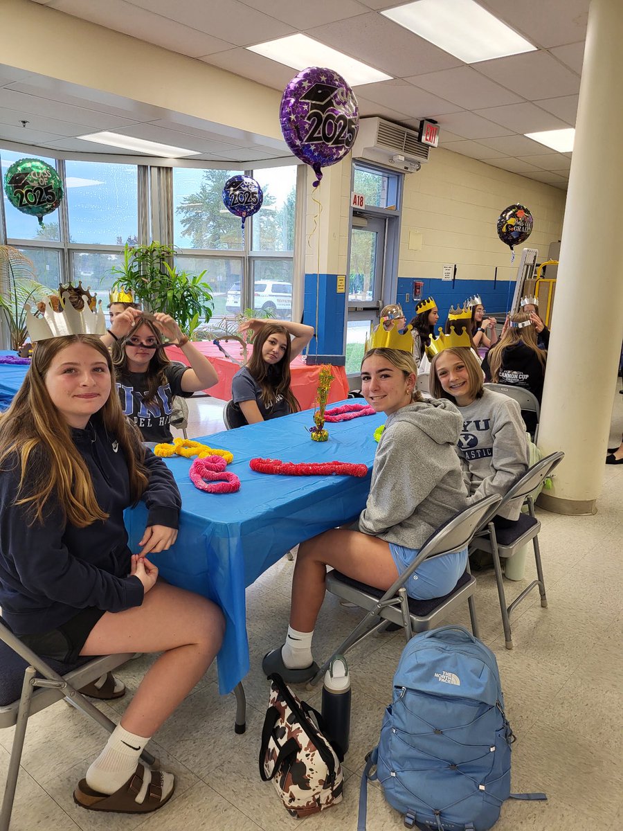 𝔸𝕦𝕓𝕦𝕣𝕟 𝕄𝕚𝕕𝕕𝕝𝕖 𝕊𝕔𝕙𝕠𝕠𝕝 tweet media