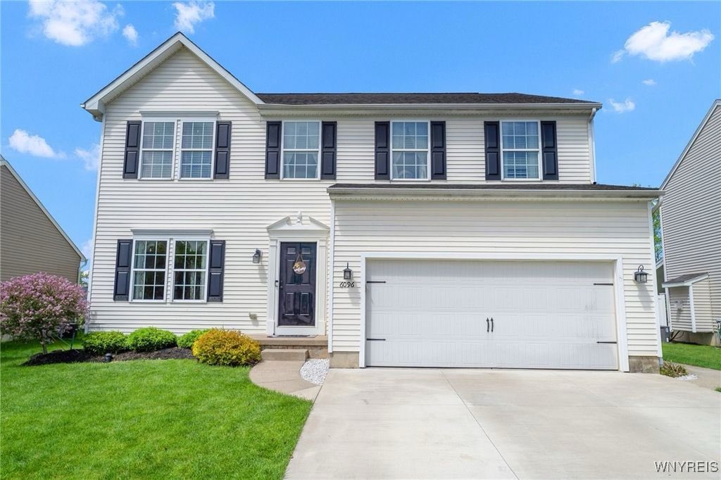 NEW LISTING: Fantastic home with great space becomes available in Lake View. Massive primary bedroom with loft, great floor plan, extra space everywhere, fabulous location. DM me if you’re interested.  zillow.com/homedetails/60…