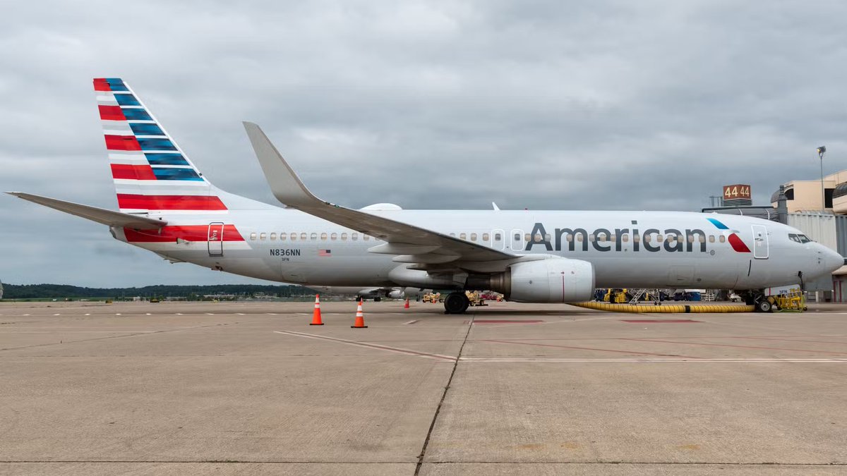 planething19's tweet photo. Hydraulic Issues Force American Airlines Boeing 737-800 Diversion To Nashville!!! https://t.co/96P1BJ1zK8