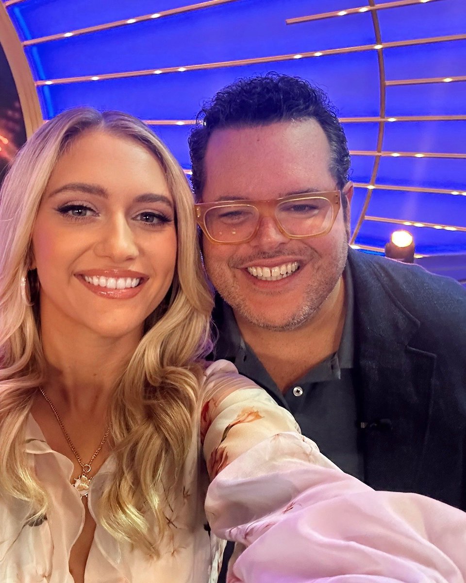 MaggieSajak's tweet photo. I’ll drive!🛺But fair warning, I will ask you questions. 

Can’t wait to see these Broadway stars take the stage on @celebritywof…tonight at 8/7c on @ABCNetwork!✨ https://t.co/kR9AcvPLX9