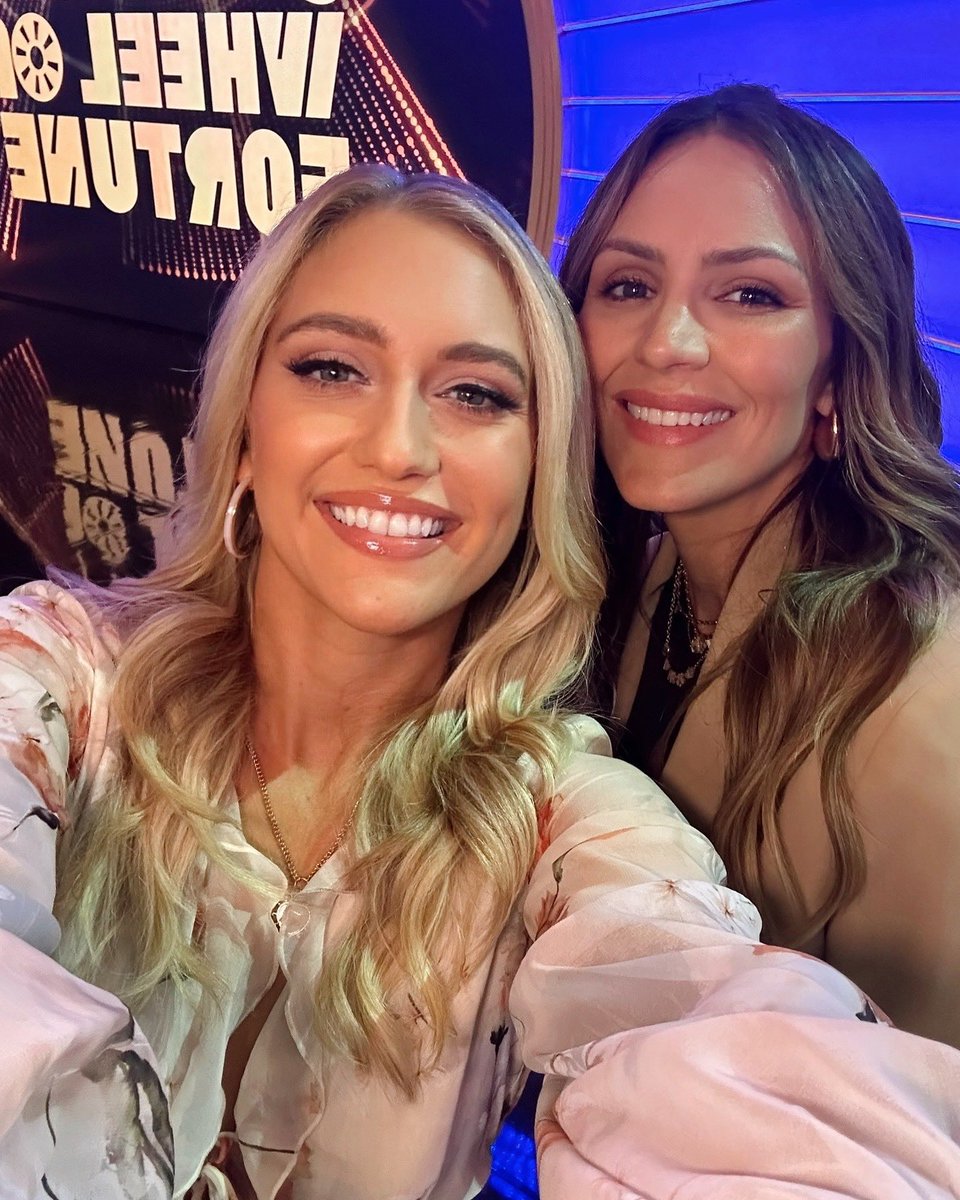 MaggieSajak's tweet photo. I’ll drive!🛺But fair warning, I will ask you questions. 

Can’t wait to see these Broadway stars take the stage on @celebritywof…tonight at 8/7c on @ABCNetwork!✨ https://t.co/kR9AcvPLX9