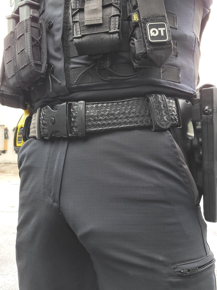 men_only1's tweet photo. My Gun is Fully Loaded 😈 https://t.co/gwSQSYS4iQ