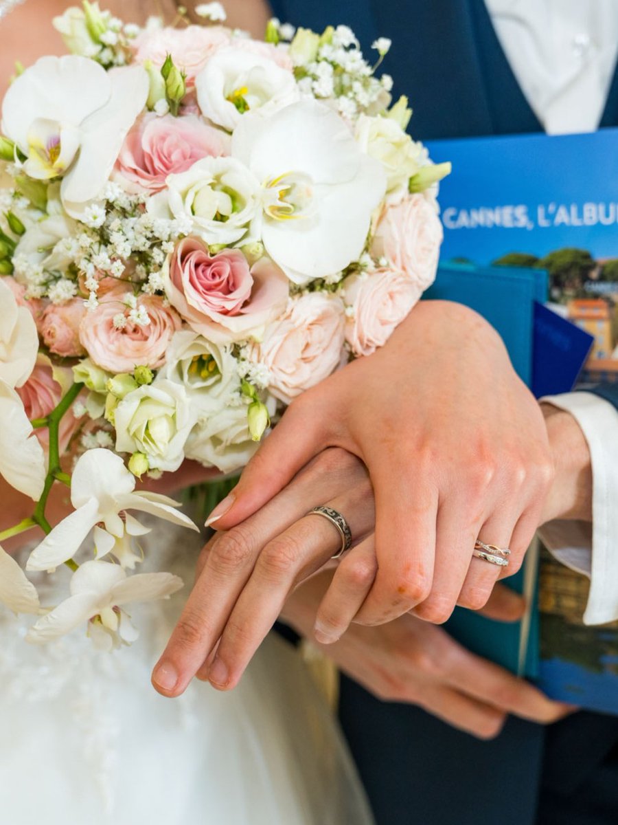 💒 19.04.2025 💒
"Oui."

Un serment que nous avons établi tant religieusement que civilement devant nos familles et nos amis (on n'oublie pas les absents). 
Le temps d'une journée, les tracas s'envolent et la joie s'installe.
Merci à vous tous pour tout ce que vous avez fait. 💙