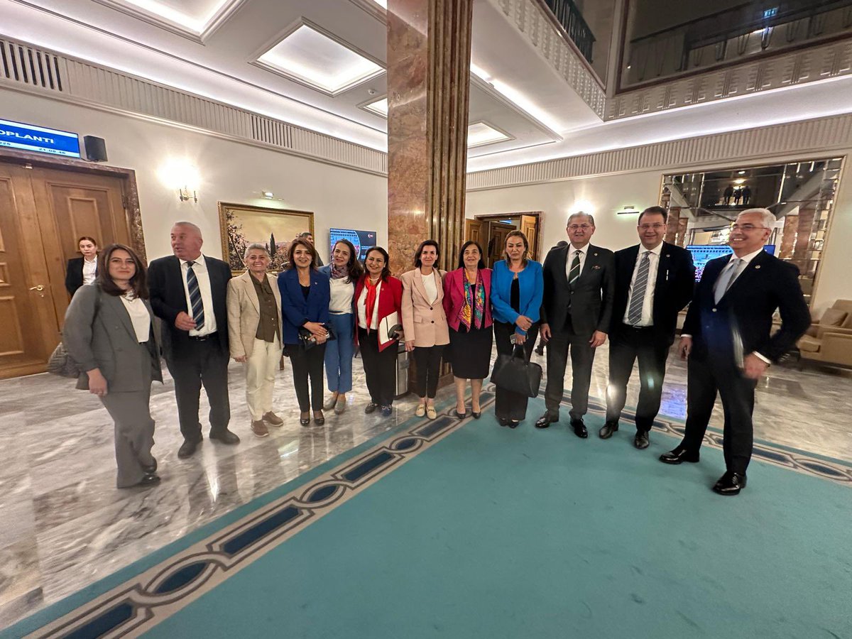 ANAYASAYI, İÇTÜZÜĞÜ, HALK İRADESİNİ YOK SAYANLARA KARŞI SUSMAYACAĞIZ!

Haksız yere tutuklu TİP Milletvekili Can Atalay hakkındaki AYM kararını okuttu diye Meclis Başkanvekilimiz Gülizar Biçer Karaca’nın ikinci kez Genel Kurul’da görevlendirilmemesi, hukuksuzluğun, halk iradesinin