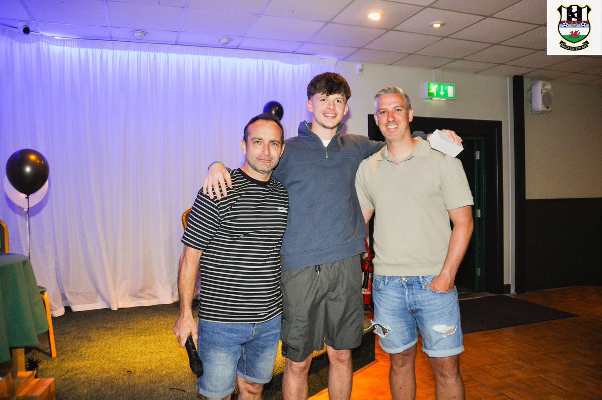 RiscaUtd's tweet photo. 🍺🏆

A top night Friday for the lads. Special shout out for our award winners 

First Team Awards 2024-25 

Top goalscorer -@LloydOL10

Managers Player of the Year - @Jack_darbz 

Player of the Year - Finley Skiverton

Players Player of the Year - @CallumHutton13 

#cuckoos ⚪️⚫️ https://t.co/irUMvlUvtN