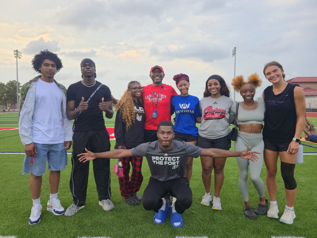 cgwill73's tweet photo. I love it when my former athletes stop by practice. Our relationship goes deeper than track. We are a family. Our team isn't meant for everyone, and we are good with that. We are different over here! #RichmondElite #ProudCoach #trackfamily #studentathlete #HardWorkPaysOff #aau https://t.co/btcGx0LjDq