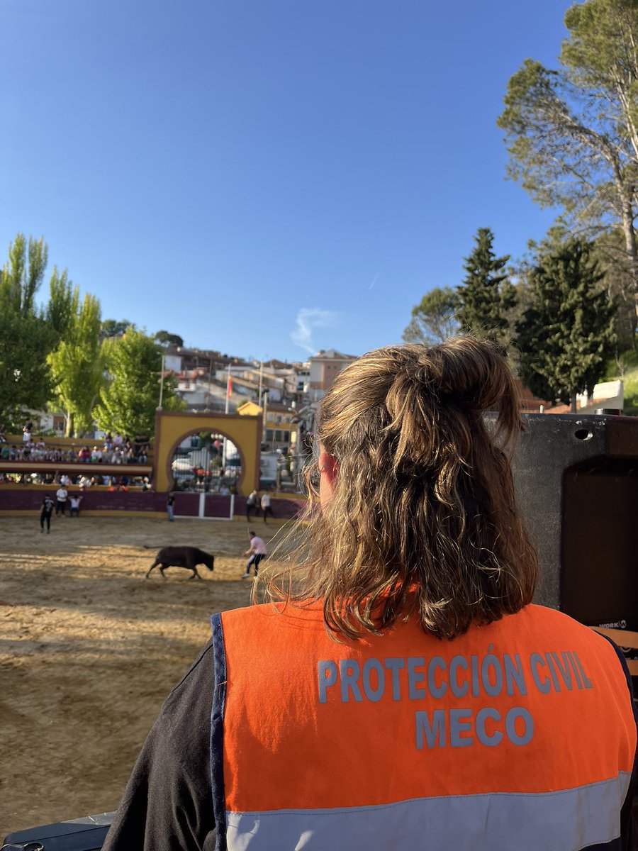 PCivilMeco's tweet photo. 📍#LosSantosDeLaHumosa El sábado estuvimos colaborando con los compañeros de #proteccioncivillossantos en exhibición de recortes y capea. Gracias por contar con nosotros!🧡
#lasprotescuentan
#lasprotescolaboran 🤝🏼🧡 https://t.co/a69jzEEe76