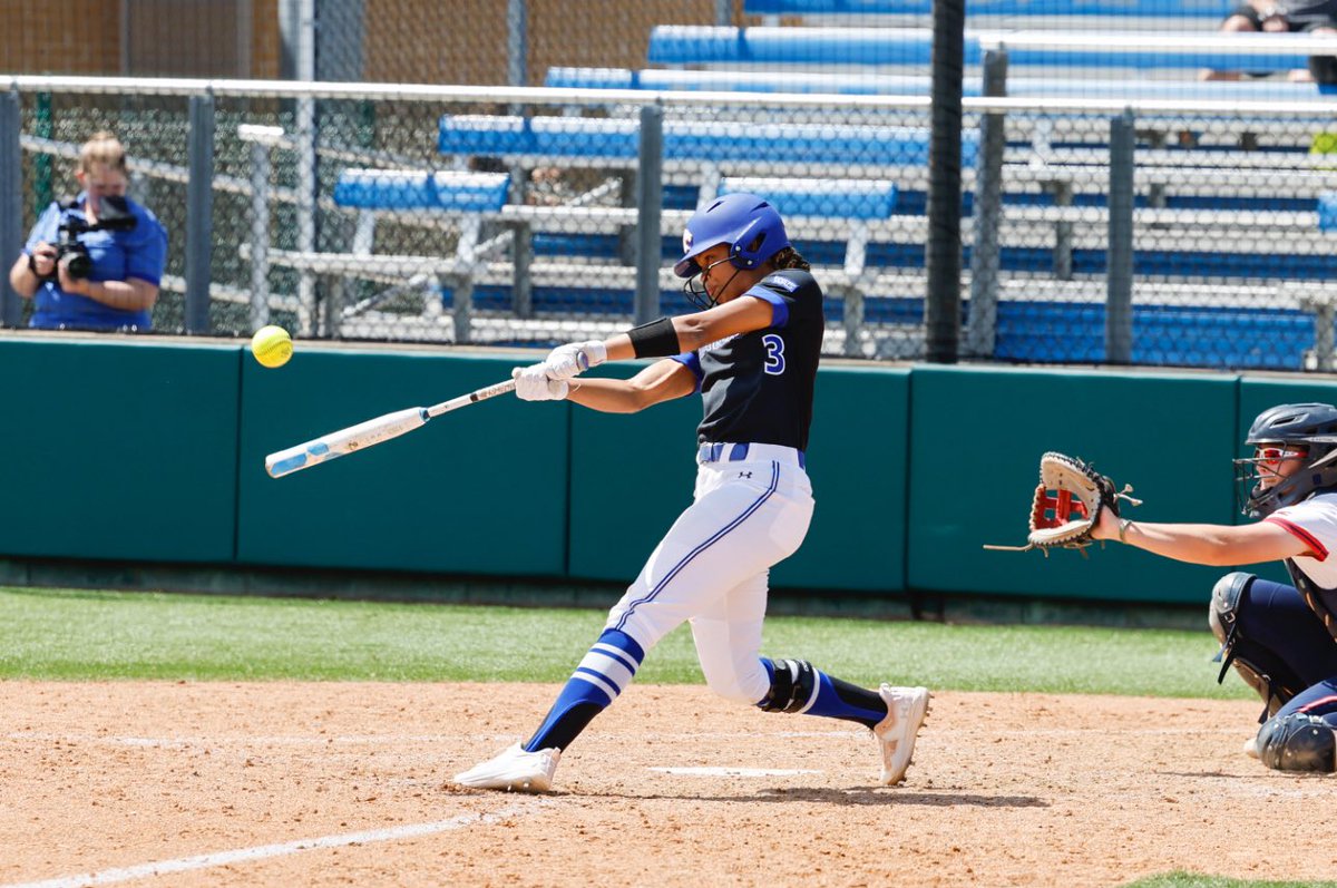 Alaina Hampton tweet media