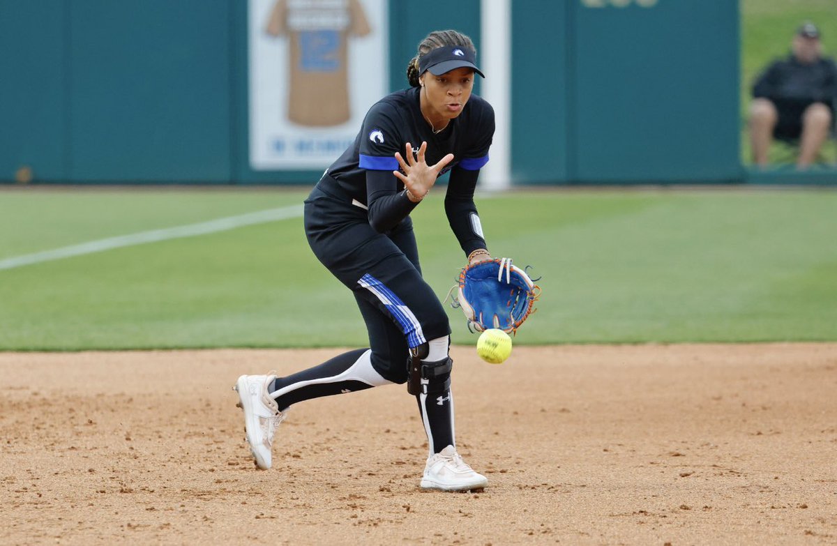 Alaina Hampton tweet media