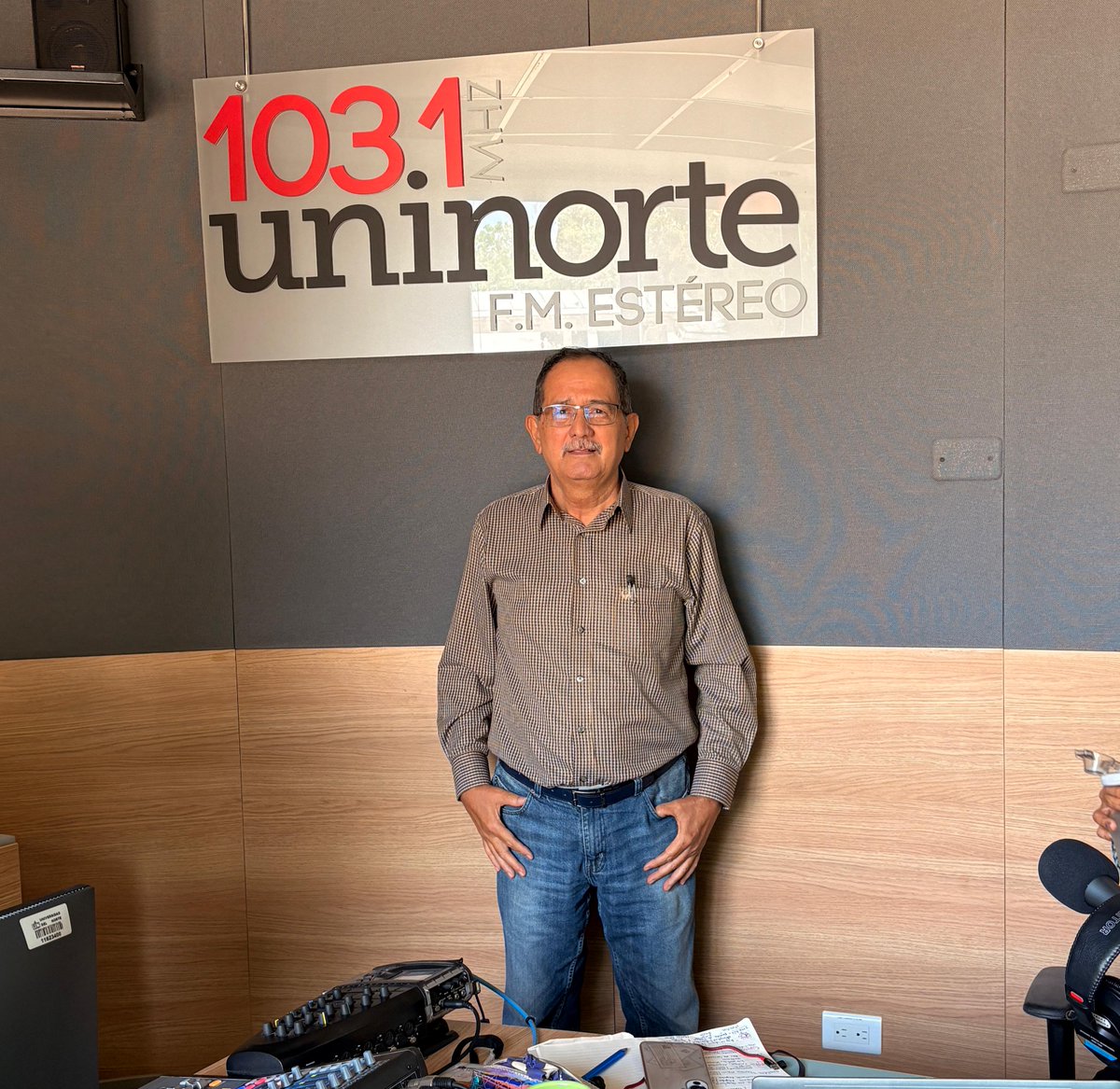 ¿Es posible enseñar la felicidad? ¿Cómo influye el autoconocimiento en nuestra vida y trabajo?
En este episodio de La Pizarra, hablamos con Carlos Acosta, psicólogo y educador, sobre la educación del ser y la felicidad.
Escúchalo aquí 🎧👇
n9.cl/mddrg