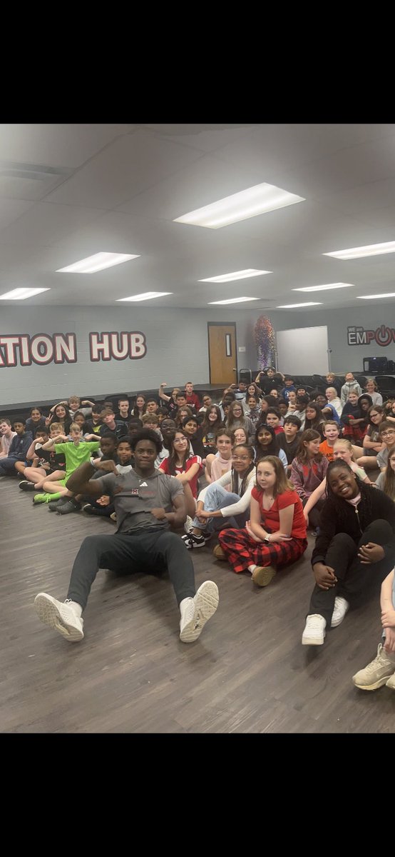 lukusa_joshua's tweet image. Had an amazing time at freedom elementary getting a chance to talk to the kids about life choices, believing in themselves and following their dreams!💯💯@LakotaDistrict @LakotaWest #letfreedomring