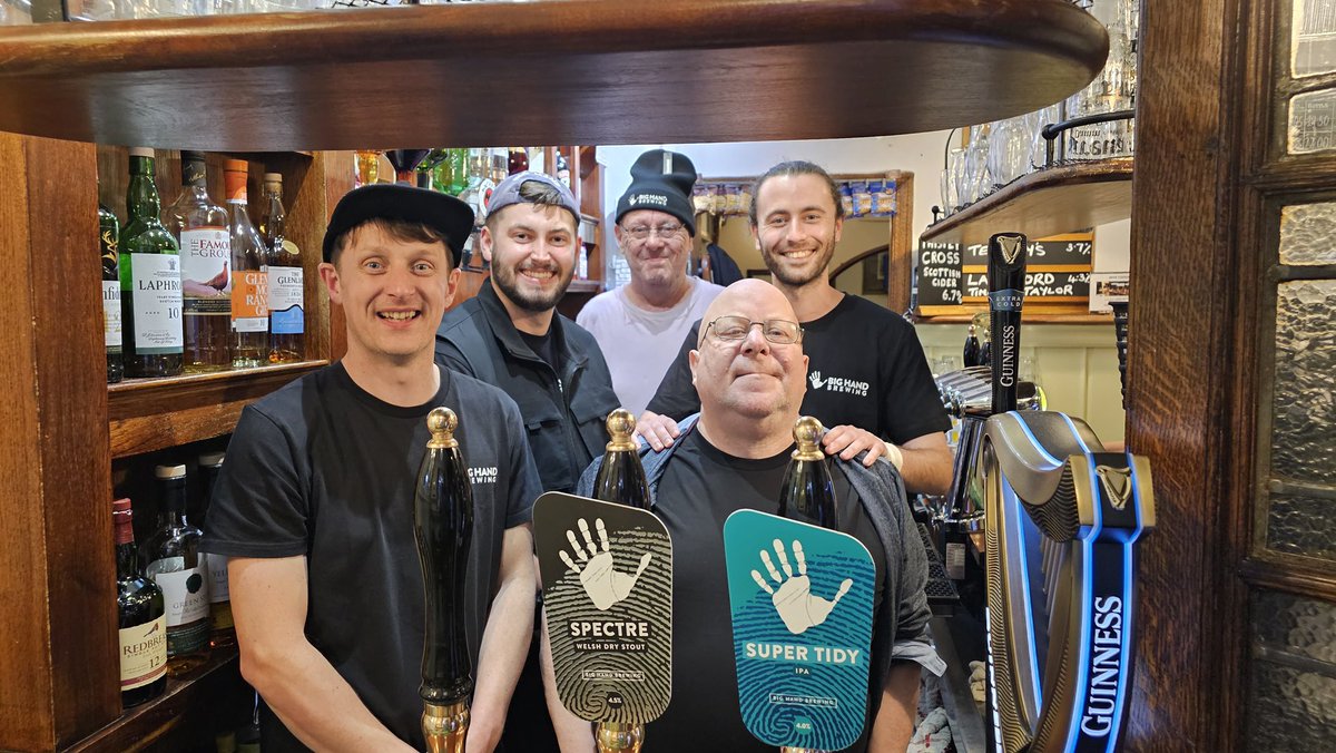 Big Hand Brewing Co (@bighandbrewing) on Twitter photo The Big Hand Team are enjoying a fun night <a href="/RoscoeHead/">Roscoe Head Pub</a> Liverpool. Great to see everyone loving our beers!
🍻✋
#liverpool #realale #roscoehead #beer The Big Hand Team are enjoying a fun night <a href="/RoscoeHead/">Roscoe Head Pub</a> Liverpool. Great to see everyone loving our beers!
🍻✋
#liverpool #realale #roscoehead #beer