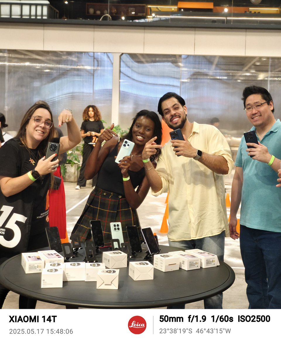 XiaomiBrasil's tweet photo. No último sábado, rolou o segundo encontro do #XFCSãoPaulo e foi demais!!

A galera testou vários produtos da #Xiaomi e se divertiu muito. 😃

Teve disputa de cookies com a Mi Smart Air Fryer 3.5L, corrida com obstáculos do Xiaomi Robot Vacuum S20 e até desafio de pontos com o #RedmiNote14Pro5G. Quem errava deixava o celular cair na piscina — mas o IP68 aguentou firme. 💪

Quer participar dos próximos? Entre para o Xiaomi Fans Club São Paulo na Xiaomi Community.

É só clicar no link da bio e fazer seu cadastro. 🧡

#XFCBrasil #XiaomiCommunityBrasil