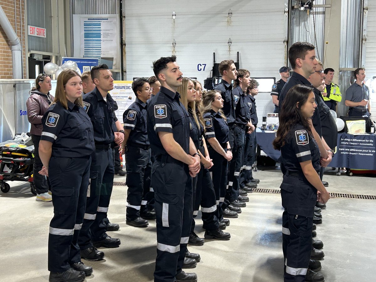 CGSParamedics's tweet photo. La plus importante promotion de nouveaux ambulanciers paramédicaux de l'histoire de la Ville s'est jointe aux rangs des Services paramédicaux du Grand Sudbury. Félicitations à ces nouvelles recrues qui entament leur parcours. #semainedesservicesparamédic https://t.co/MQ4fgs7jQg