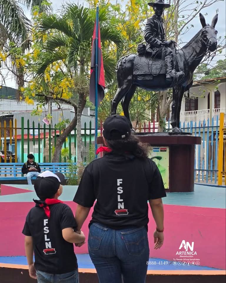 Samypas19's tweet photo. Ser madre es enseñar a caminar con dignidad, con memoria y con orgullo 

No se hereda solo el apellido, también la causa 

✌️❤️🖤
Siempre Más Allá ✌️ https://t.co/zDgZ4TliU9