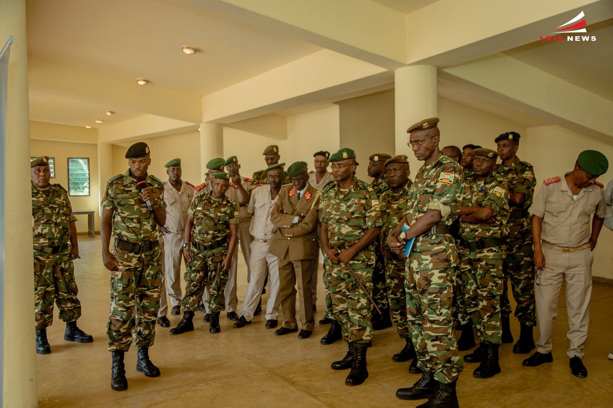 IrisNews_'s tweet image. 🥷🏾 Le colonel Hamenyimana se réjouit que les forces de défense soient régulièrement sollicitées pour le maintien de la paix à l’étranger, et que &quot;ces nobles missions sont vaillamment accomplies sous la conduite des officiers lauréats de l’#Iscam, l’unique université militaire du…