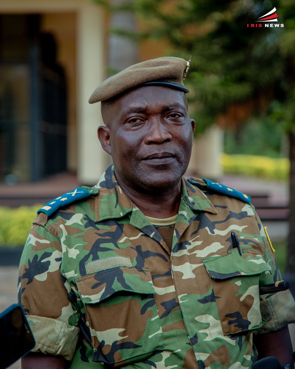 IrisNews_'s tweet image. 🥷🏾 Le colonel Hamenyimana se réjouit que les forces de défense soient régulièrement sollicitées pour le maintien de la paix à l’étranger, et que &quot;ces nobles missions sont vaillamment accomplies sous la conduite des officiers lauréats de l’#Iscam, l’unique université militaire du…