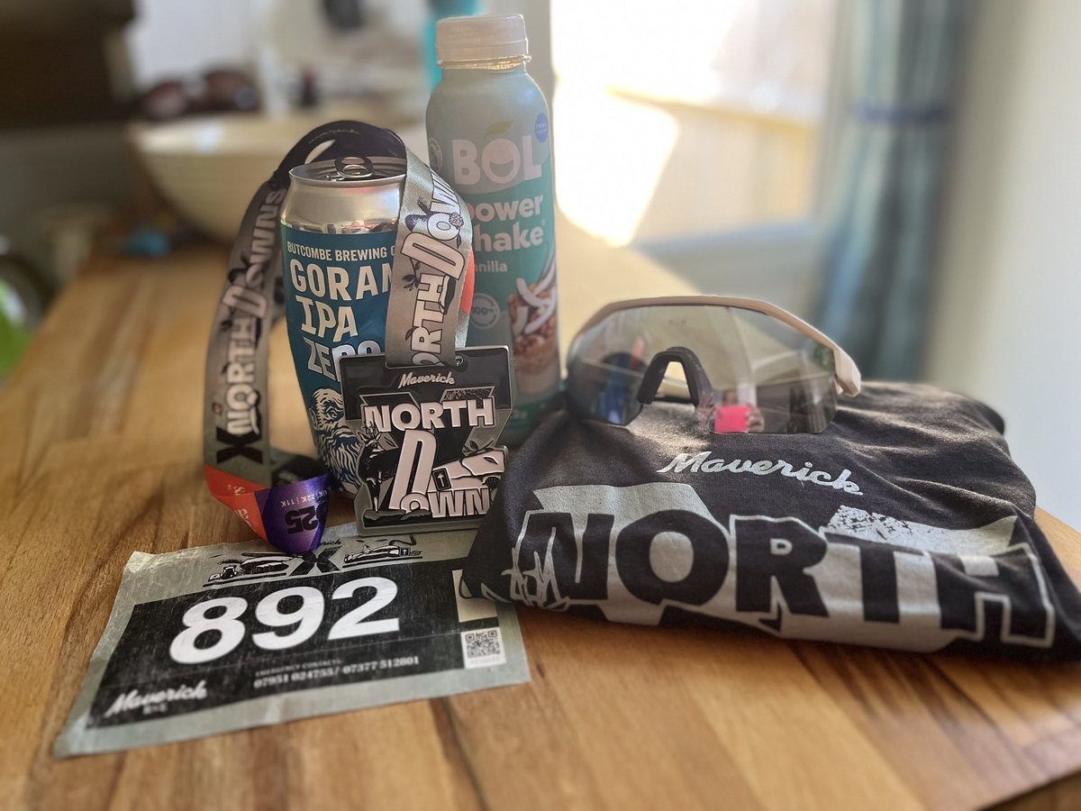 Actually some decent race photos ! .. pre booking  my Uber and deep in thought at the beginning 😬
… and as I forgot #medalMonday … #TshirtTuesday 👀 
#Maverick52K #Ultrarunning