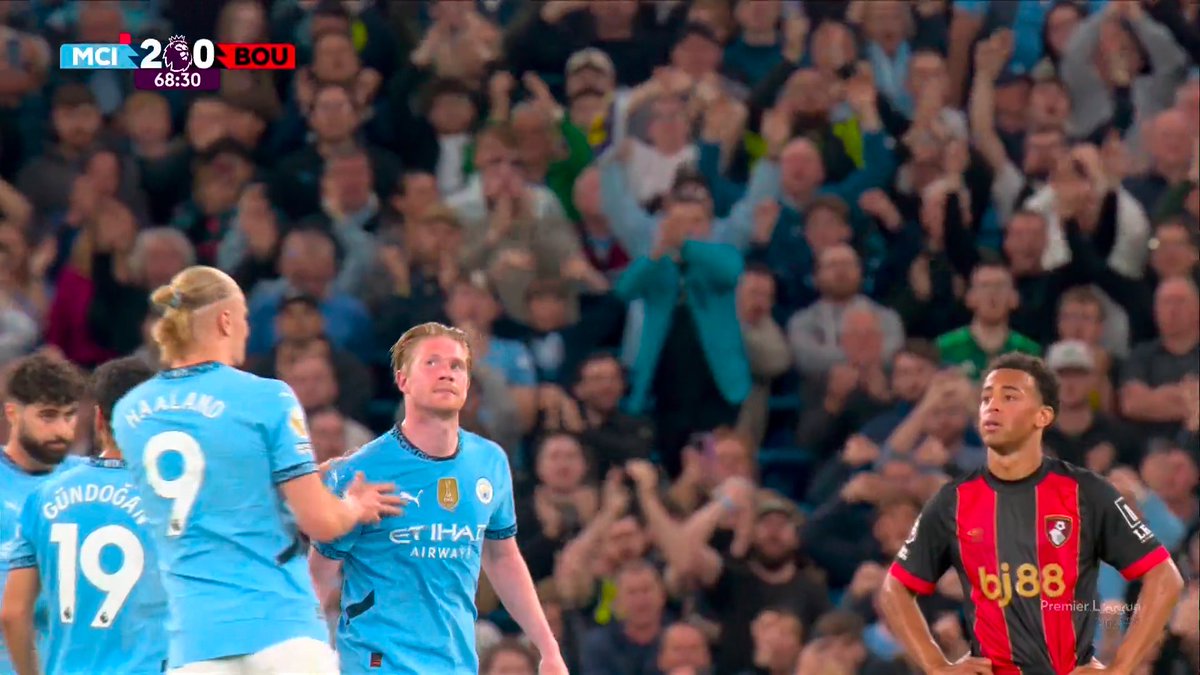 Premier League tweet media