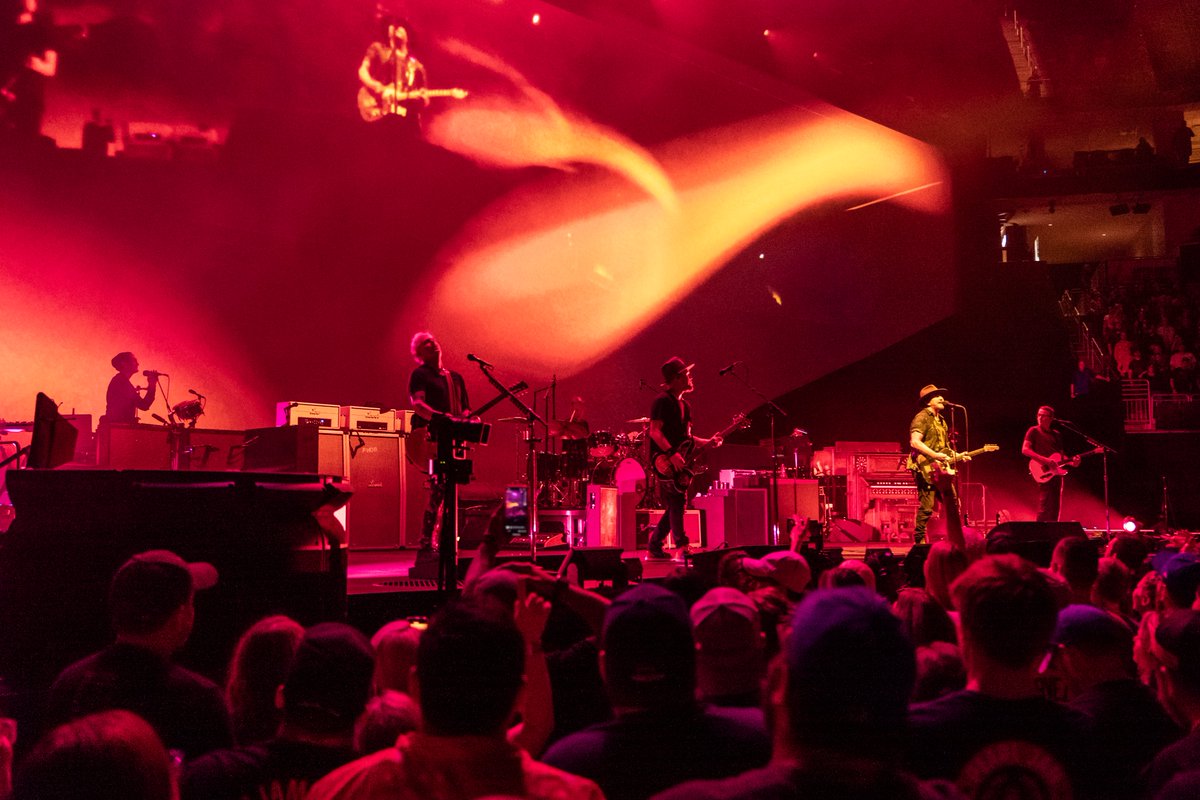 PearlJam's tweet photo. Thanks for making our world, Pittsburgh! 

📸: Geoff Whitman
