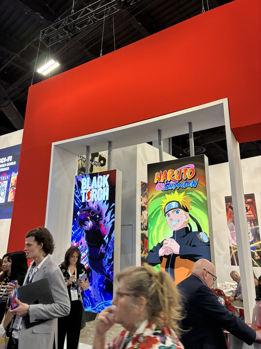 Love this industry. Great bumping into <a href="/smokemonsterLA/">blake</a> and <a href="/AndrewsaurP/">Andrew</a> 🦕 missing in action: <a href="/Cabanimation/">Cab 🌋</a> 🫠