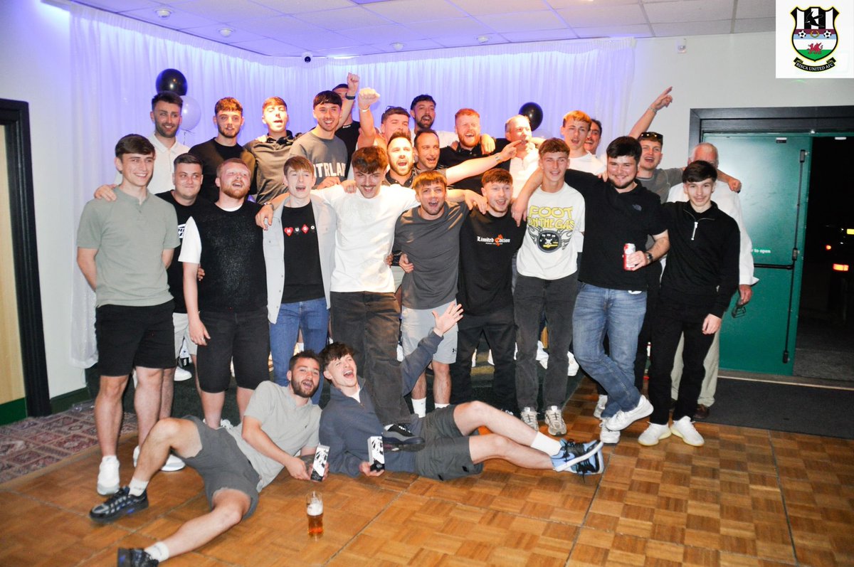 RiscaUtd's tweet image. The heart of this football club 🤍🖤