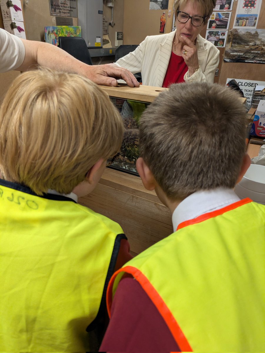 🐝 A hive of activity at Accrington Eco Station today as pupils from St John Stonefold PS celebrated #WorldBeeDay with workshops from East Lancs Beekeepers!

Candle making, honey tasting &amp; bee games = lots of buzzing excitement! 🌼🍯
#CommunityRailWeek25 #BeeKind