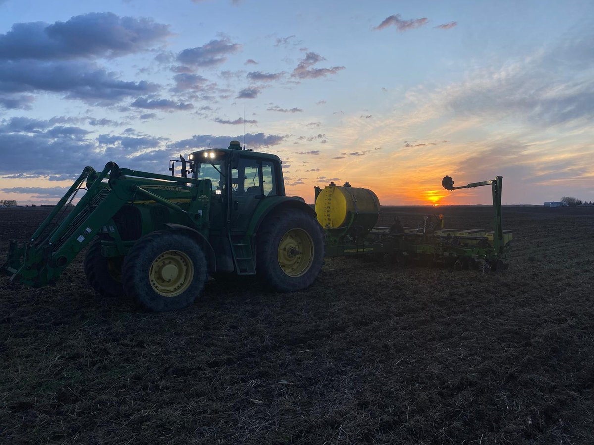 Corn planting in Olds, AB! This grower is rolling through #plant25 with their new ALPINE Liquid Kit and using ALPINE G22!🌽 #ALPINE #CndAg #liquidfertilizer