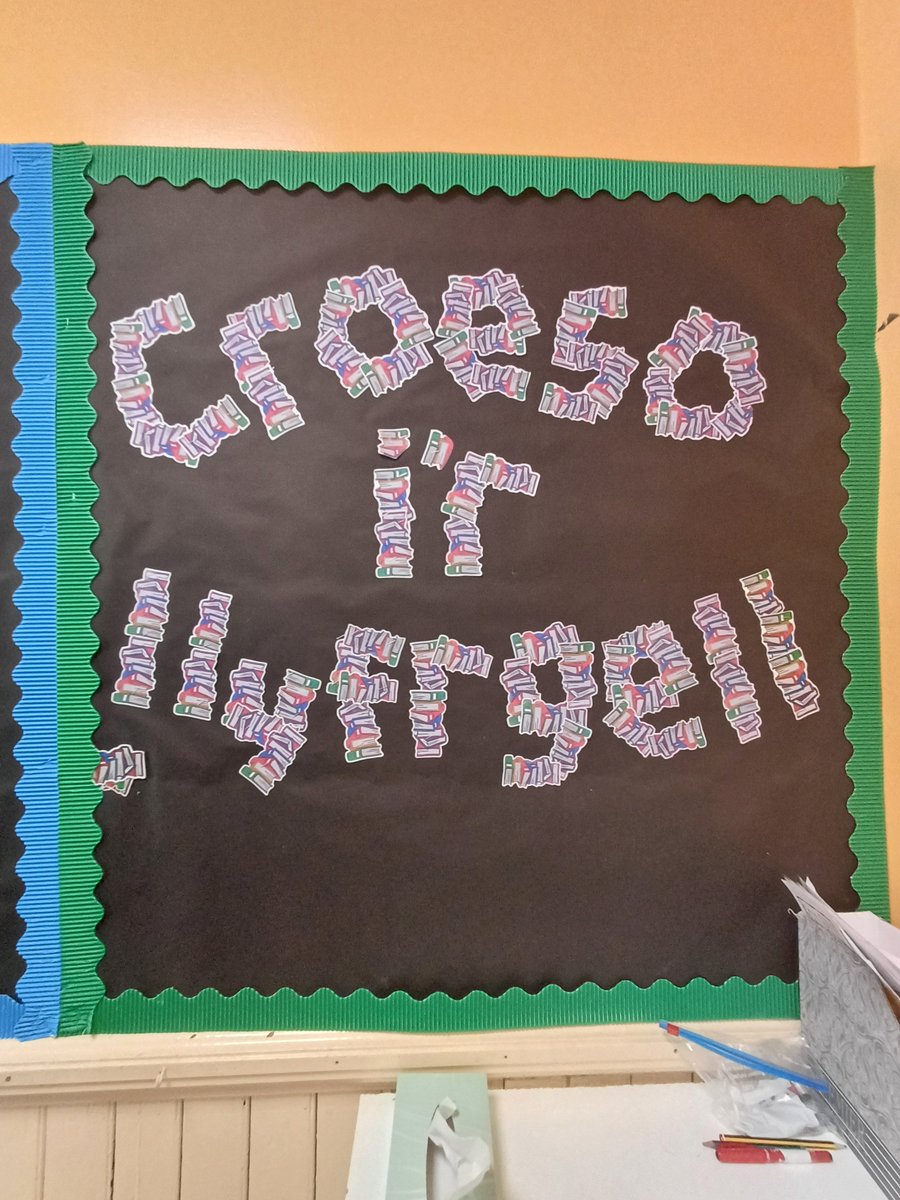 Cymraeg2XL's tweet image. Wrth fy modd yn dysgu Bl 6 eto a siarad â'r Criw/ Loved #teaching Bl 6 again this week and catching up with the #Criw. Diolch @VictoriaPenarth ! #Excitingtimes @StanwellSchool @CSC_Cymraeg @CSCSiarterIaith #Welsh #education #valeofglamorgan #yfro #penarth #collaboration