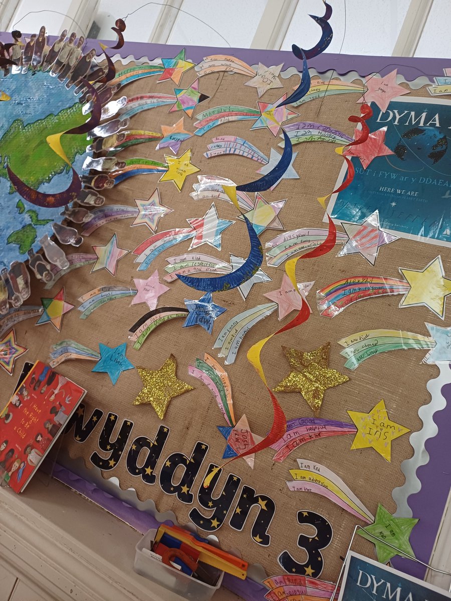 Cymraeg2XL's tweet image. Wrth fy modd yn dysgu Bl 6 eto a siarad â'r Criw/ Loved #teaching Bl 6 again this week and catching up with the #Criw. Diolch @VictoriaPenarth ! #Excitingtimes @StanwellSchool @CSC_Cymraeg @CSCSiarterIaith #Welsh #education #valeofglamorgan #yfro #penarth #collaboration