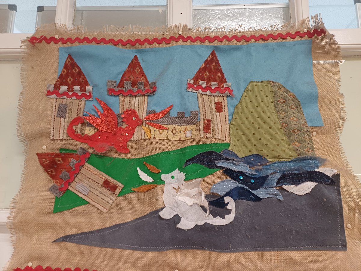 Cymraeg2XL's tweet image. Wrth fy modd yn dysgu Bl 6 eto a siarad â'r Criw/ Loved #teaching Bl 6 again this week and catching up with the #Criw. Diolch @VictoriaPenarth ! #Excitingtimes @StanwellSchool @CSC_Cymraeg @CSCSiarterIaith #Welsh #education #valeofglamorgan #yfro #penarth #collaboration