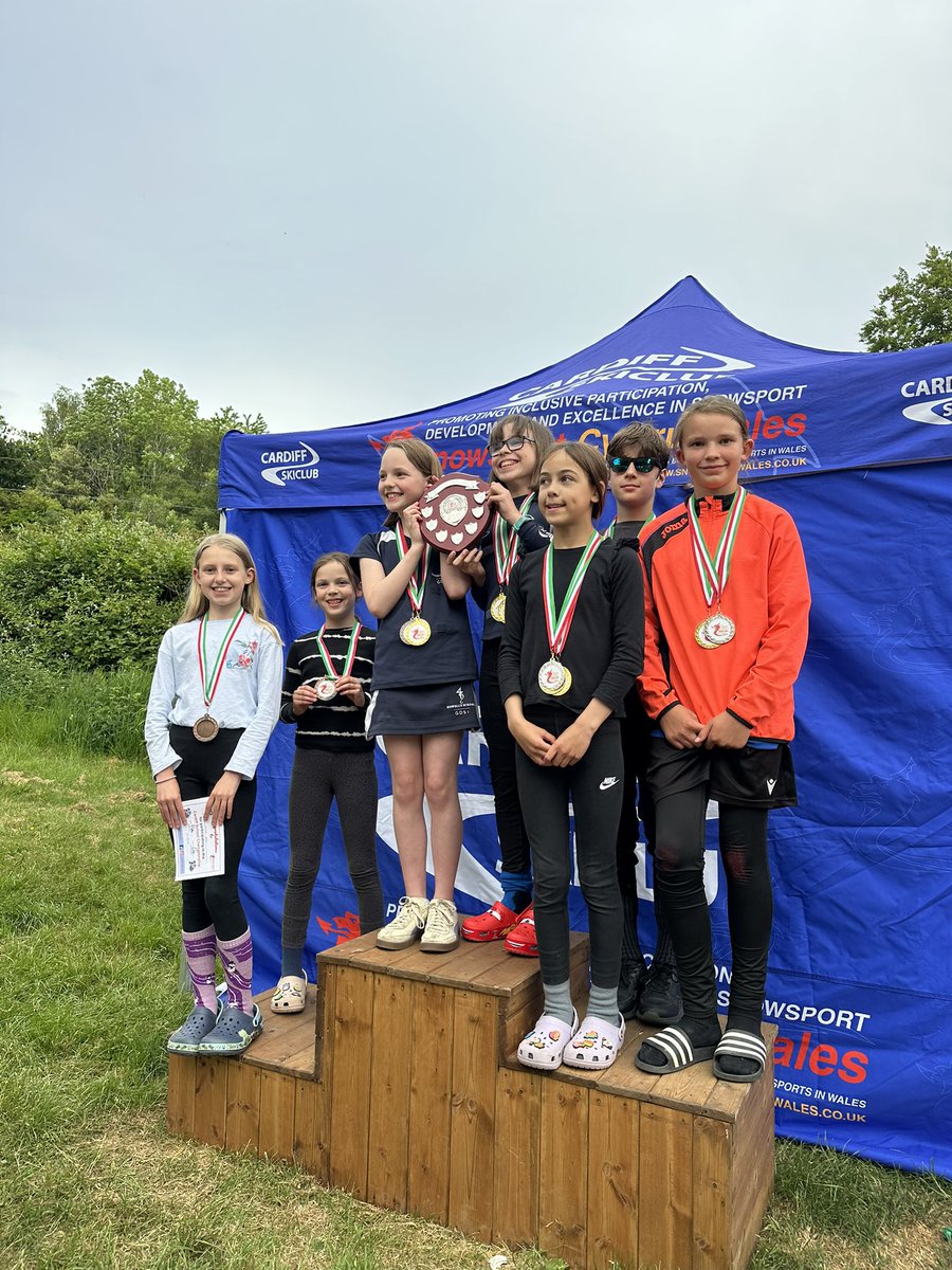 We also came 2nd and 3rd out of the school teams, only just missing out on 1st to Howell’s School Llandaff!

A brilliant evening of skiing! Well done all! ⛷️ 🎿 

#LlysSport