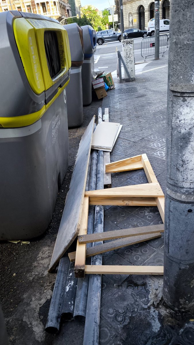 #marcabarcelona <a href="/bcn_ajuntament/">Ajuntament de Barcelona</a> #plaendreça #barcelonaposatguapa