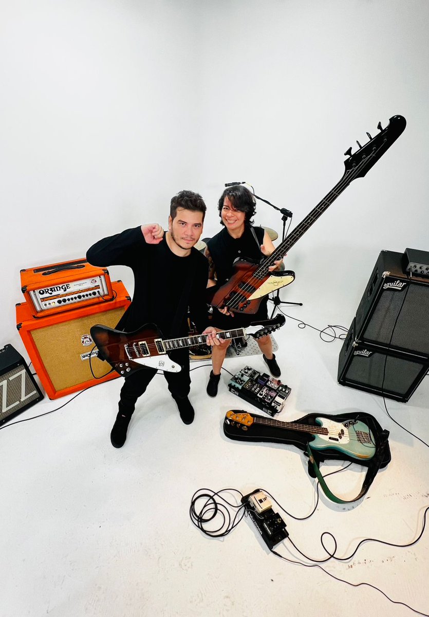 FIREBIRD/THUNDERBIRD  com Inesita 🔥⚡🕊

#thunderbird #firebird #gibson #epiphone #eldereffe #inesita