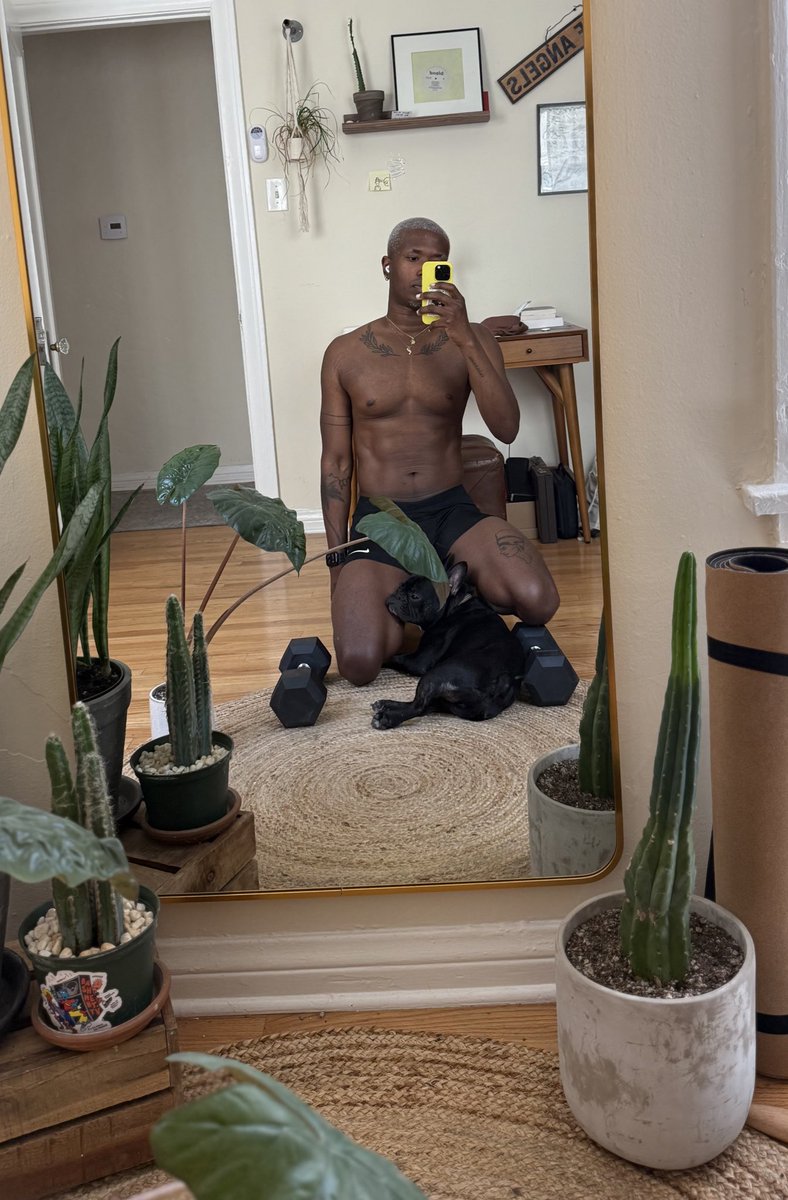 dwasquiat's tweet photo. himbo summer loading 🌱 https://t.co/lFbS5ohaYm