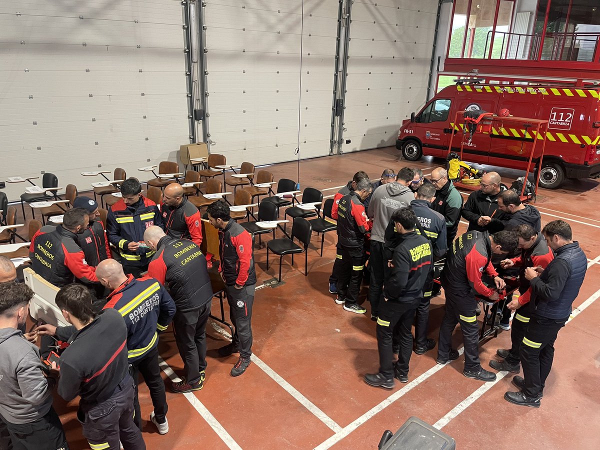 Urbantech_es's tweet photo. Bomberos 112 Cantabria SEMCA en nuestro curso de técnicas de cerrajería para Bomberos para apertura de Puertas, Persianas, Vehículos , …

Instructores: David y Alonso de HalliganFirePro ( experiencia + profesionalidad + pasión ) 

#bomberos 
#rescate 
#prlbomberos 
#policia https://t.co/GUzoCnEhJo