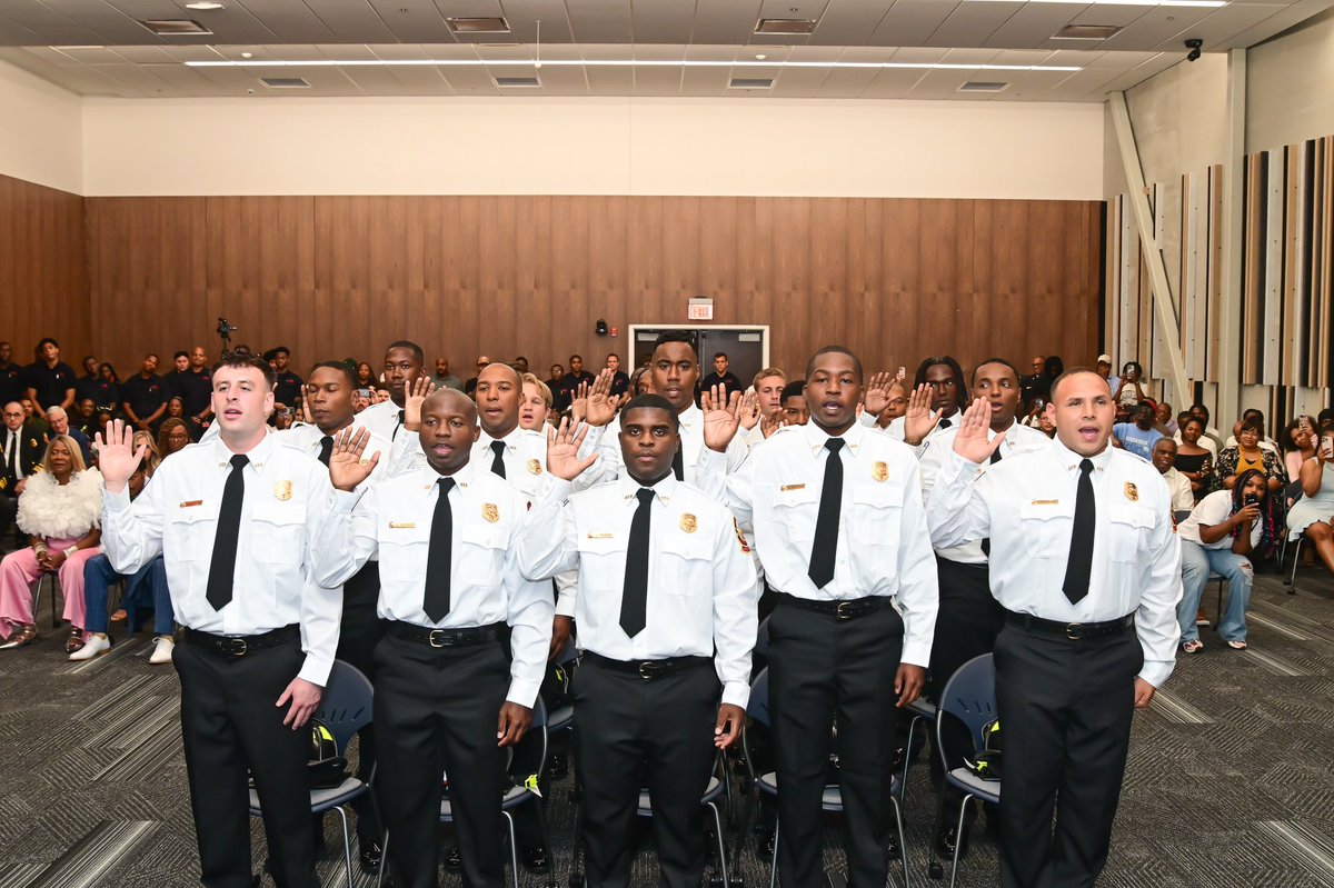 ATLFireRescue's tweet image. Congratulations, Recruit Class 24-01! Yesterday, they made history as the first to graduate from our new Public Safety Training Center. They’re ready to serve Atlanta with heart, courage, and commitment.

“Second to None, The Best to Come!”
#AFRD #OneSafeCity #GraduationSZN 🚒🔥