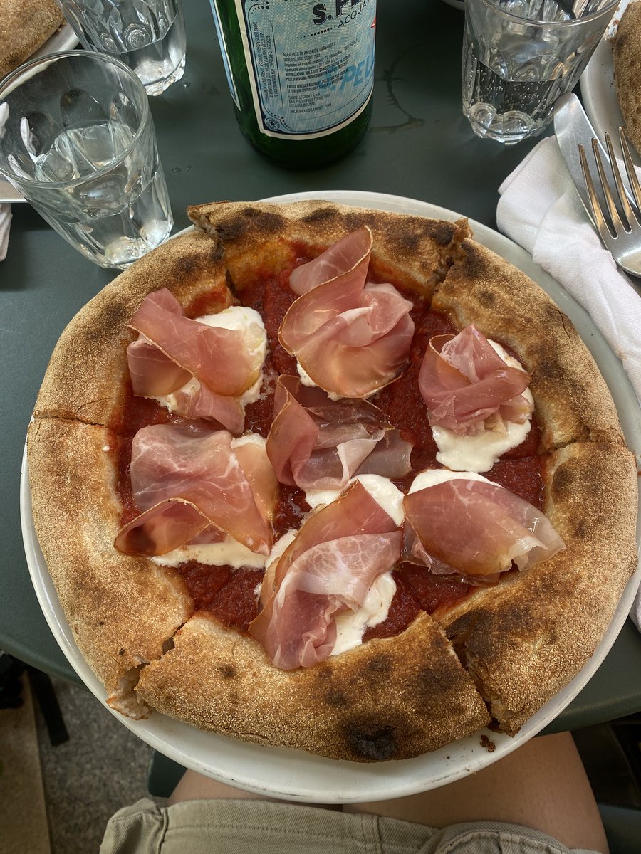 MissLayla63531's tweet photo. Wer von euch übernimmt mein Essen ? 🤑 https://t.co/ROtYeGzZZv