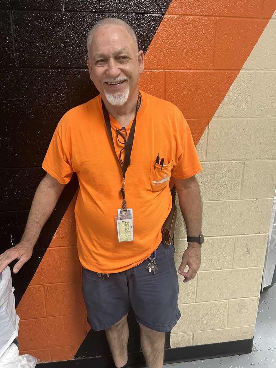 GoDragons1903's tweet image. Shoutout to our CHS rockstars!
Congratulations to Dianna Higgs, Nikki Sipple, and Gary Conner for being recognized for Making Every Day Count! We are lucky to have you at Clinton High School!