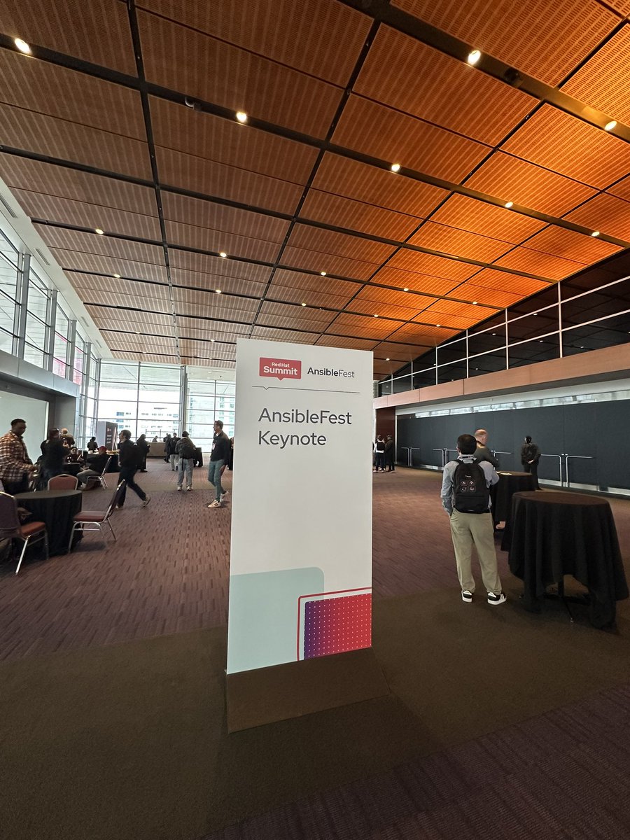 RedHatSummit's tweet photo. Check out the #AnsibleFest keynote reception outside the grand ballroom. Happening now! #RHSummit https://t.co/Hl1RZpXBdP