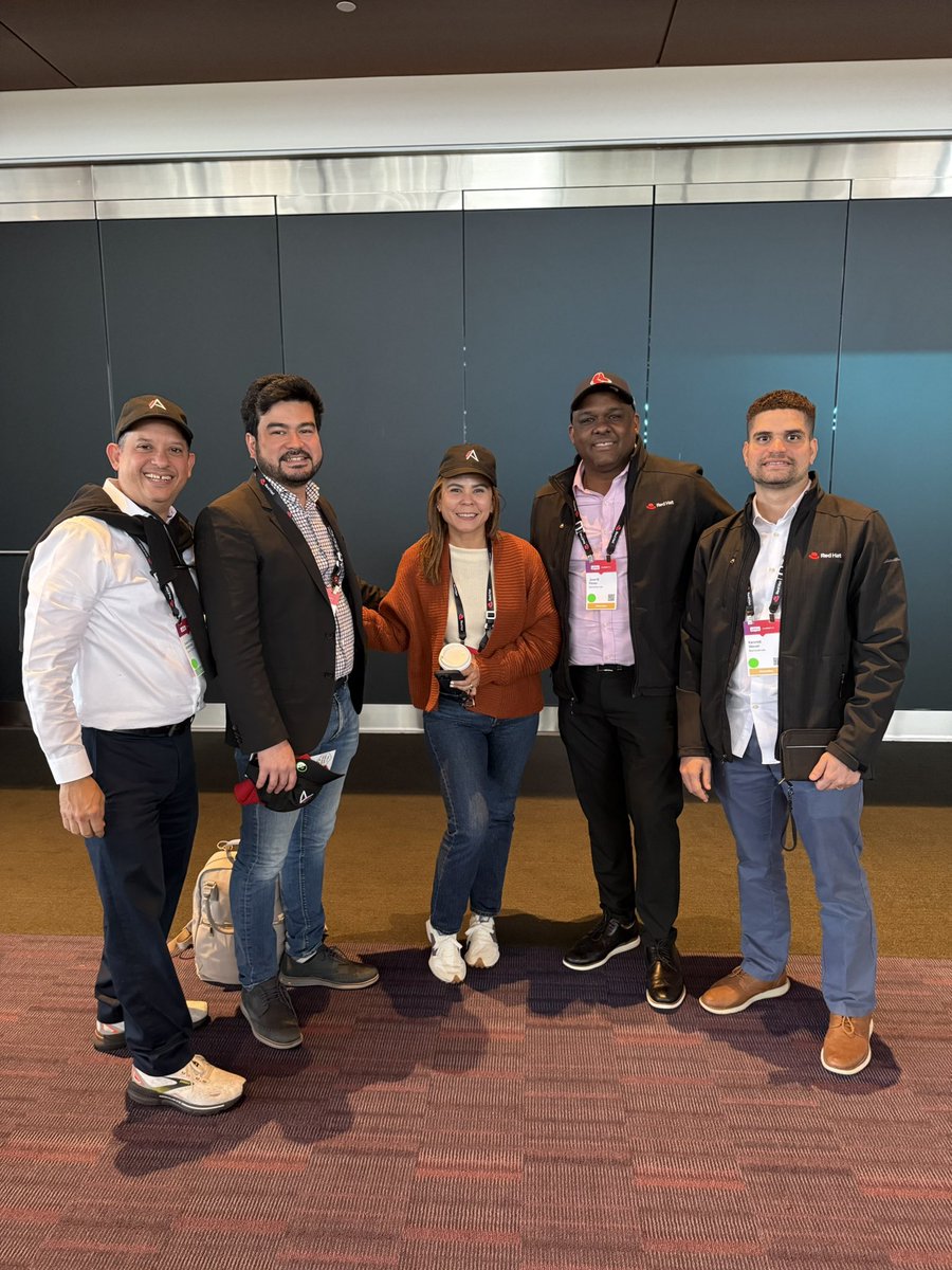 RedHatSummit's tweet photo. Check out the #AnsibleFest keynote reception outside the grand ballroom. Happening now! #RHSummit https://t.co/Hl1RZpXBdP