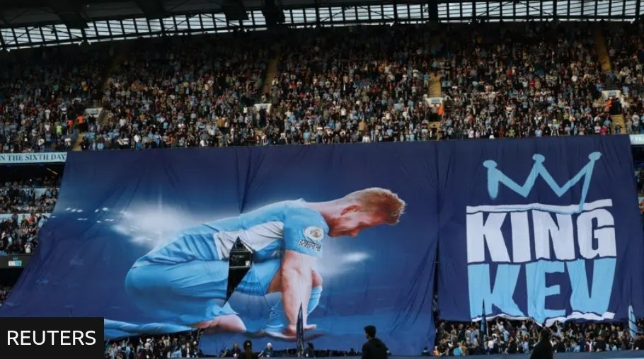 There's a right way, and there's a wrong way to say goodbye to a club legend.
This is the right way.
