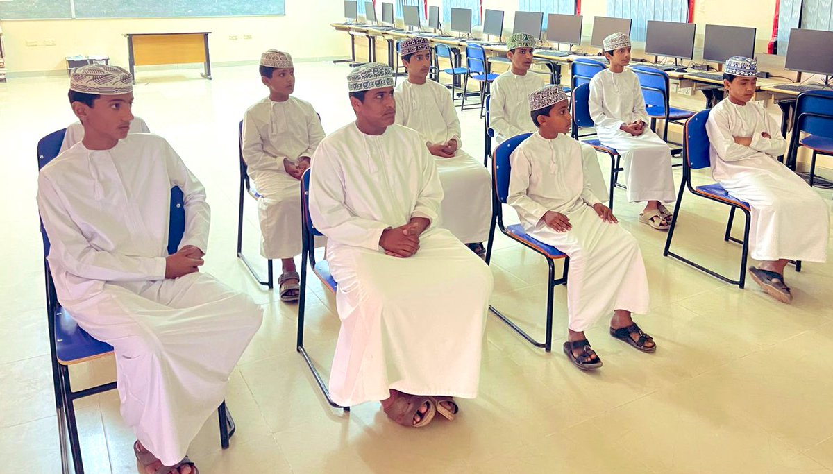 في إطار سعي المدرسة المستمر لنشر ثقافة الإبتكار والذكاء الاصطناعي بين أبنائنا الطلبة قدّم  أ/محمود الجعفري عرضًا تعريفيًا مميزًا لـ دليل الابتكارات العلمية الطلابية ، كل الشكر للأستاذ على عطائه الملهم ودوره الريادي في تمكين الطلبة من رسم ملامح مستقبل مبتكر . #الذكاء_الاصطناعي