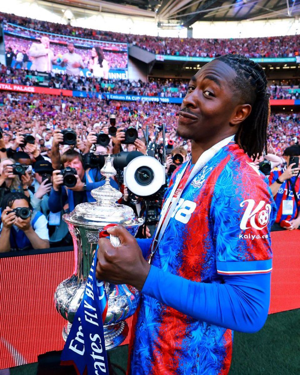 Eberechi Eze has now scored in his last 6 games in all competitions, including the FA Cup Semi-Final and Final 🤩

⚽️ vs Wolves
⚽️ vs Man City
⚽️⚽️ vs Spurs
⚽️ vs Nottm Forest
⚽️ vs Aston Villa
⚽️ vs Arsenal

Truly on fire 🔥

#CPFC