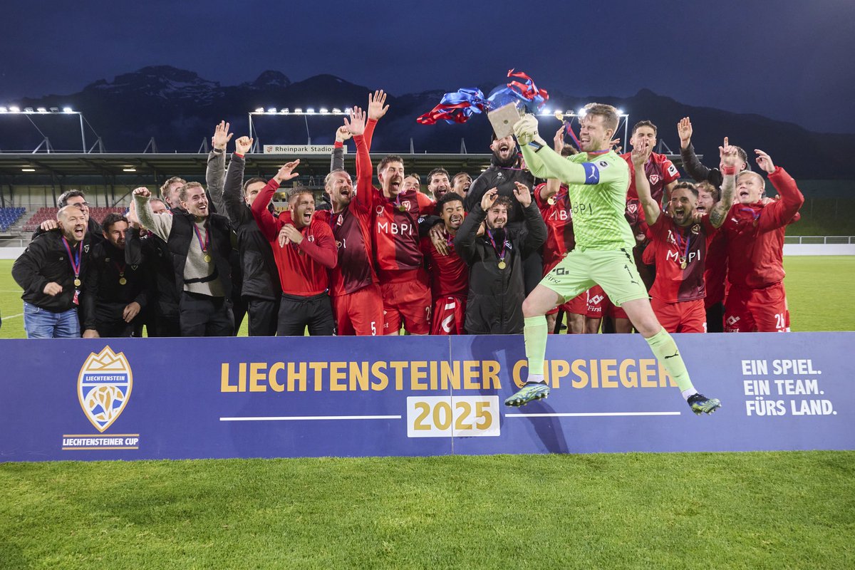 Javi97Navarro's tweet photo. Campeones de copa 🏆 Liechtensteiner cupsieger https://t.co/IaFh6I1q9C