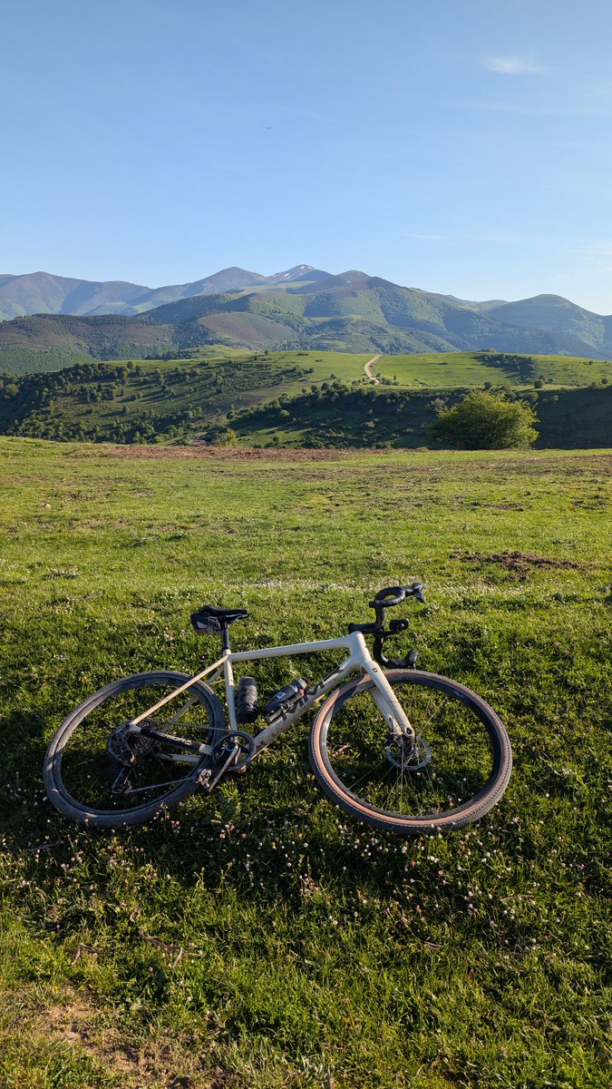 amantes_cycling's tweet photo. Echa un vistazo a mi entrenamiento de bicicleta en Strava: https://t.co/FpkbTtqNCx https://t.co/jPxlUzln5T