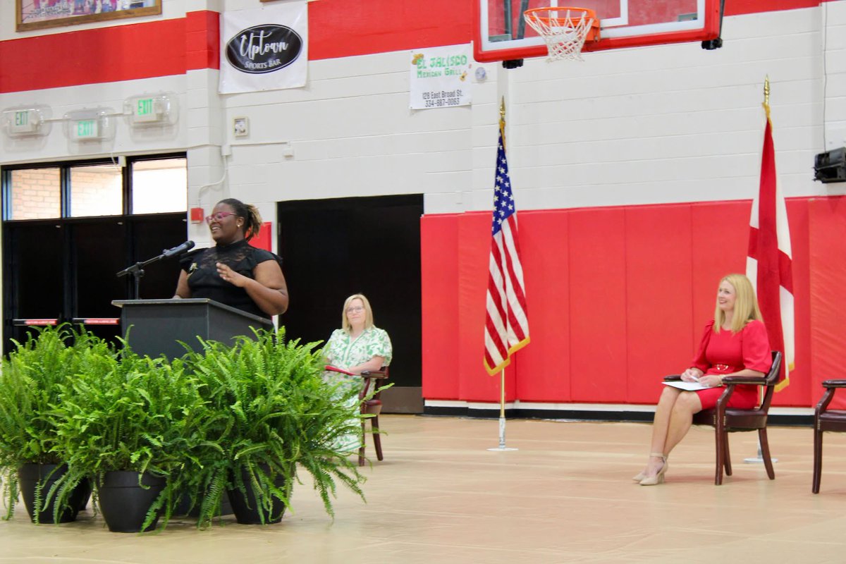 EufaulaCS's tweet photo. A few photos 📸 from Senior Honors Day ❤️🤍🖤 https://t.co/fquZIyg4xh
