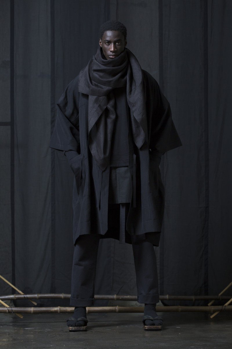 There are many ways for men to dress and many expressions of masculinity. Just as there are many spoke languages, there are many different aesthetic languages, each legitimate in their own right.

A post about this here for those who want to read more:

dieworkwear.com/2022/08/26/how…