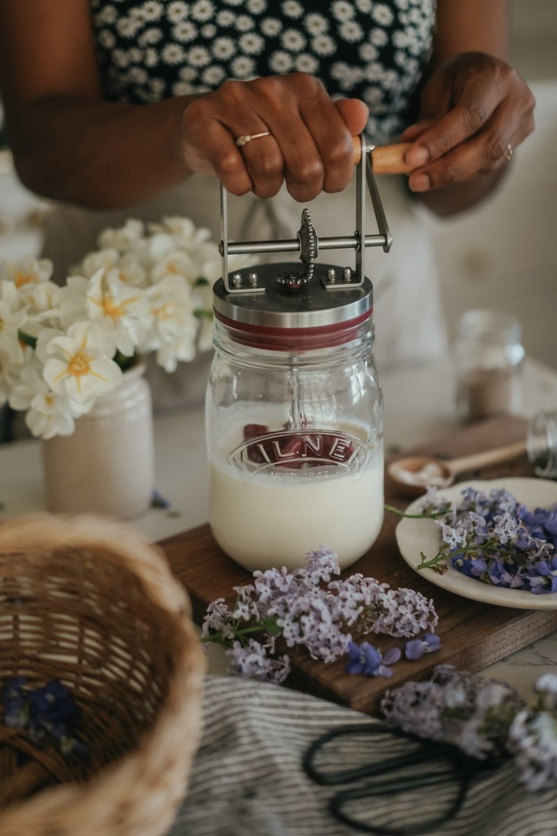 Need something to do with edible flowers? We've got you! Try this Lavender and Cardamom Homemade Butter with Fresh Flower Petals Recipe 💜

Find the directions right here: theherbalacademy.com/blog/homemade-…