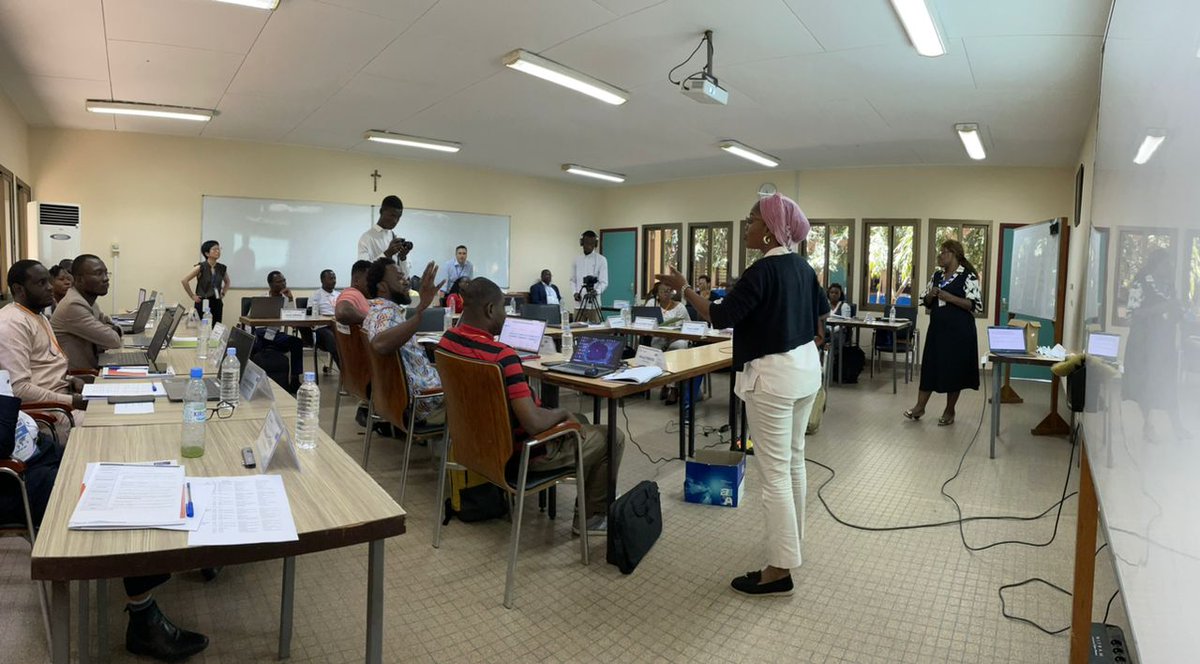 EGAPTweets's tweet photo. Le Hub régional de l'Afrique de l'Ouest de l'EGAP a lancé un atelier de 5 jours appelé #LearningDays au @cerapabidjan ! Des chercheurs et des évaluateurs venus de toute l'Afrique vont discuter cette semaine de l'évaluation d'impact. https://t.co/nmwN8yevXq